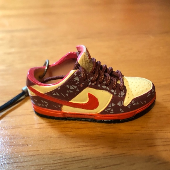 Nike SB Dunk Reese Forbes Hunter Keychain - Picture 1 of 6